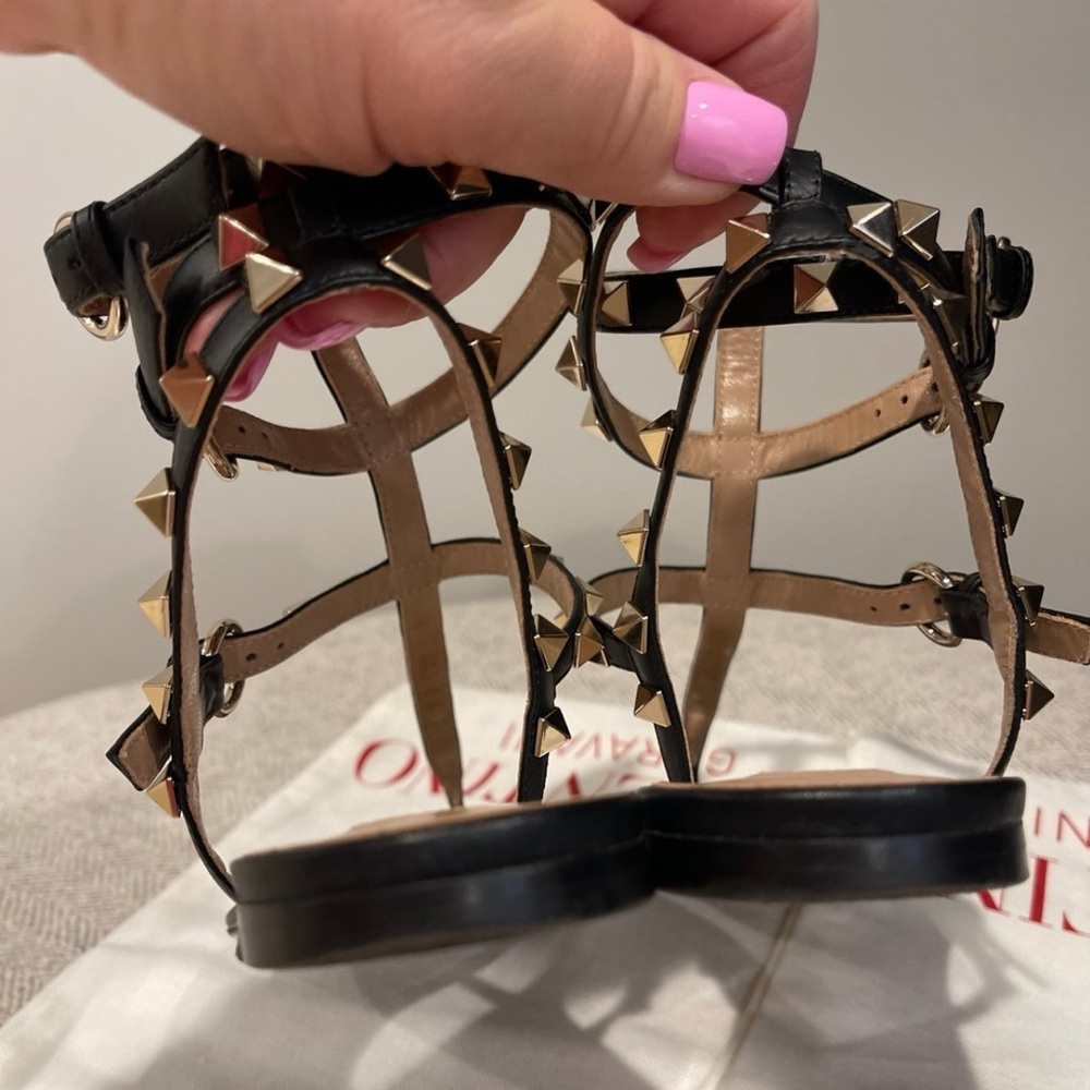 Valentino Rockstud Caged Leather Ankle Strap Thong
Sandal size 37, Black - Picture 9 of 12